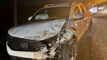 Colisão entre dois carros deixa duas pessoas feridas em Ipuaçu