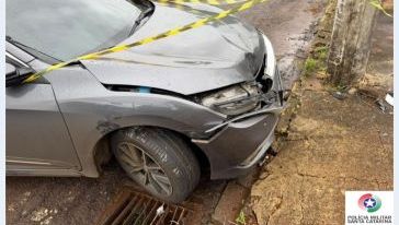 Motociclista fica ferido após colidir com carro em cruzamento de São Domingos