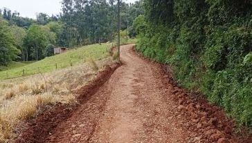 São Domingos intensifica recuperação de estradas do interior após fortes chuvas