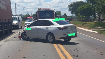 Colisão entre dois carros é registrada na BR-282 em Pinhalzinho