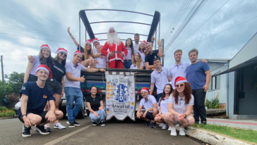 LEO Clube Ômega Xanxerê distribui cestas com doces para crianças do município 