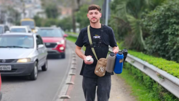 Jovem vende café em semáforo de Lages para ocupar a mente e superar vício em bets