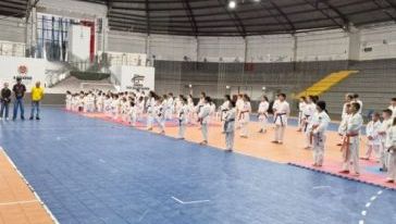 VÍDEO: Xanxerê recebe mais uma edição do tradicional Festival Municipal de Karatê, que chega à sua 36ª edição e reúne mais de 140 alunos na Arena Ivo Sguissardi