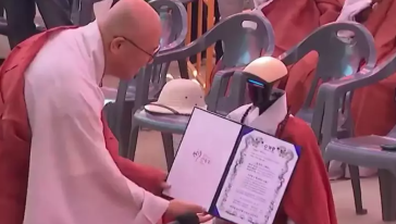 VÍDEO: Robô humanoide estreia como monge budista em templo da Coreia do Sul