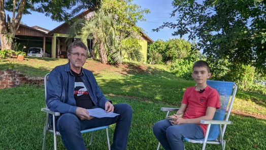 Entrevista com menino que lê aura e alma alcança 1 milhão de visualizações no YouTube do Canal Ideal