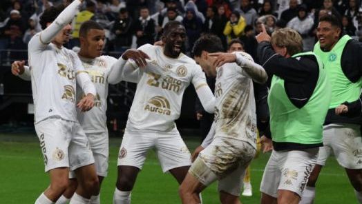 Chapecoense vira sobre o Corinthians e vence por 2 a 1 em São Paulo