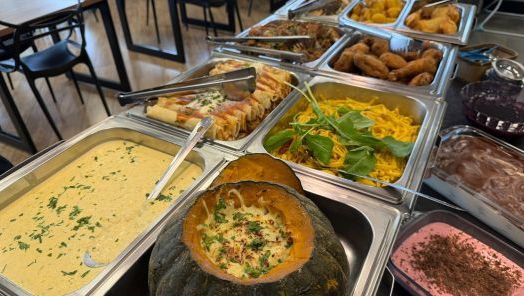VÍDEO:Casadela Restaurante e Marmitaria: buffet completo todos os dias