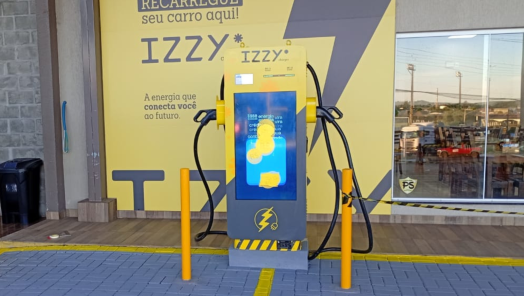 Restaurante Ligeirinho passa a oferecer carregador rápido para veículos elétricos na BR-282