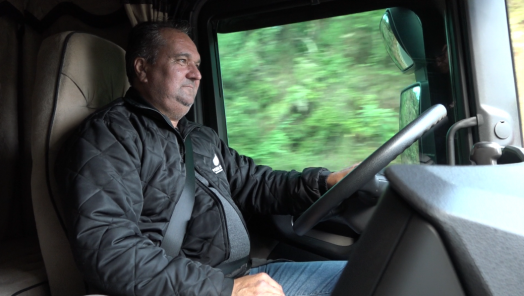 Pai caminhoneiro: motorista conheceu o filho depois de 20 dias do nascimento