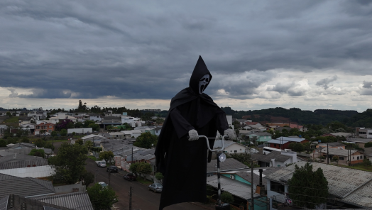 VÍDEO: Uma casa entrou no clima do Halloween com uma decoração de arrepiar