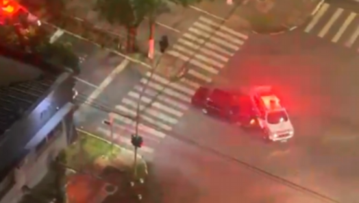 VÍDEO: Homem é preso após perseguição policial com carro furtado e colisão contra viatura em Chapecó