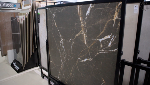 VÍDEO:&nbsp; Para o primeiro programa do ano, a Manu trouxe os tipos de porcelanatos e suas principais diferenças!