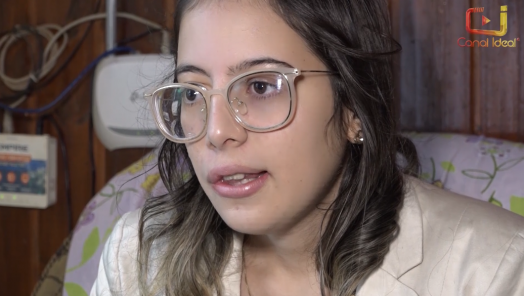 VÍDEO: Relembre a história de superação da jovem que tem paralisia facial