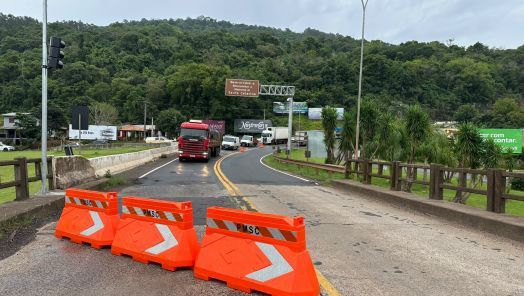 VÍDEO: Ponte do Goio-Ên opera em meia pista entre SC e RS