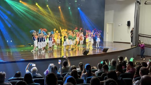  Noite Cultural do Colégio Expressivo de Xanxerê e Xaxim encanta famílias