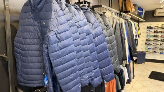 VÍDEO: a gente foi testar na prática se a jaqueta da Megazam Xanxerê é realmente impermeável… e o resultado foi esse 