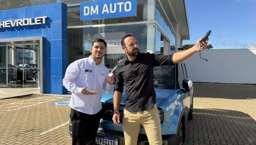 Na DM Auto Chevrolet, o destaque é o Chevrolet Spark EV: confortável, moderno e com três modos de condução, além de câmera 360° pra deixar tudo mais fácil ao volante