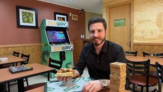 VÍDEO: frango em dobro no Subway
