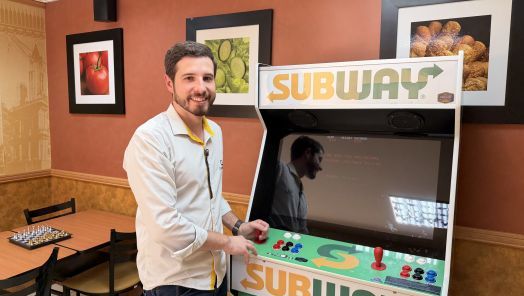 VÍDEO: No Fliperama no Subway, a regra é clara: dá pra jogar, se divertir e ainda comer bem