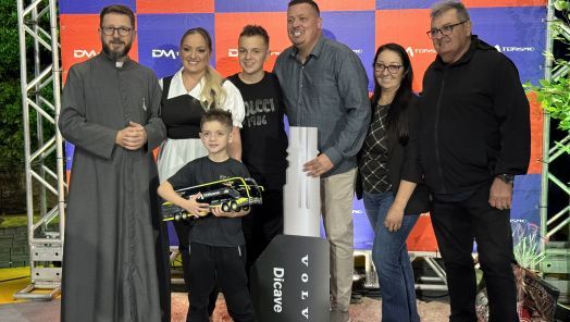 VÍDEO: DM Turismo segue ampliando e atualizando sua frota de veículos e apresenta dois novos ônibus zero KM em Chapecó