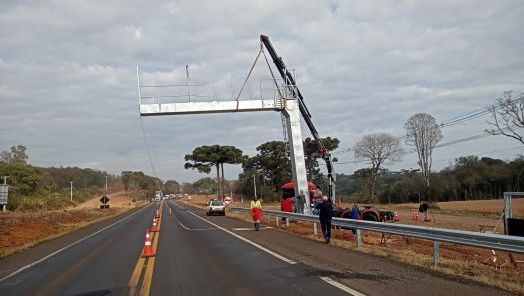 Pare e Siga na BR-282 em Xaxim causa lentidão no trânsito