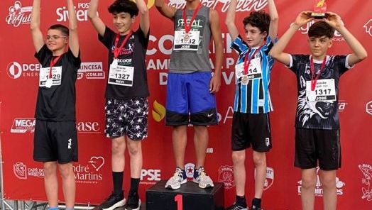Atleta do projeto De Olho no Futuro conquista primeiro lugar em competição de corrida