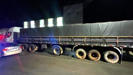 PF prende duas pessoas e apreende caminhão com carga ilegal contrabandeada da Argentina