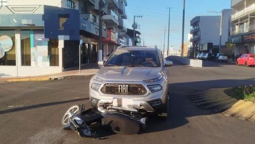Colisão entre caminhonete e motocicleta deixa uma mulher ferida em Abelardo Luz 