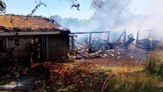 Incêndio atinge galpão às margens da BR-282, em Xanxerê 