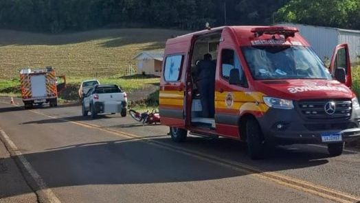 Colisão entre moto e carro deixa motociclista ferido na SC-492