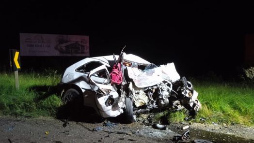 Colisão frontal deixa motorista preso às ferragens na BR-282, no Meio-Oeste