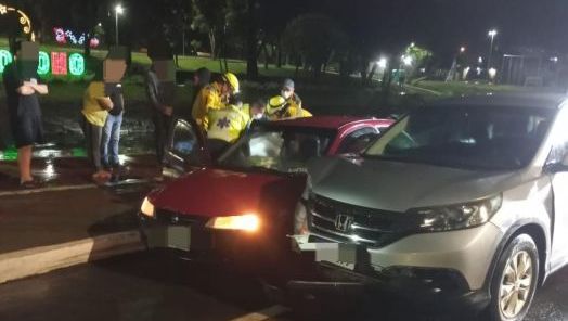 Acidente entre três veículos deixa duas pessoas feridas no Centro de Xanxerê 