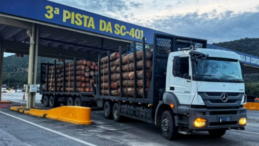 Caminhão com 77 toneladas é flagrado com excesso de peso na SC-401