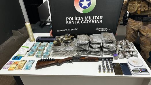 Homem é preso com mais de 11 kg de entorpecentes, arma e R$ 88 mil em dinheiro