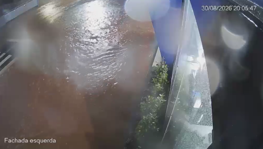 VÍDEO: Rua fica alagada em cerca de 20 minutos durante forte chuva em Xanxerê