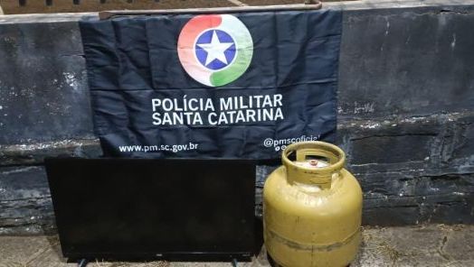 Casal é preso em flagrante após série de furtos e tentativa de levar carro em Galvão