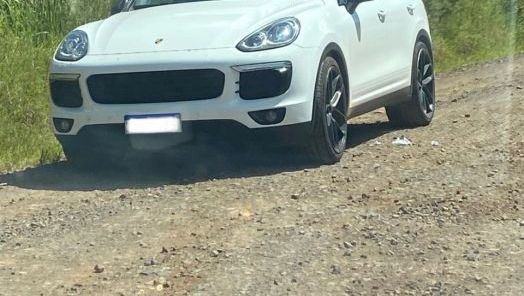 Polícia Militar recupera em Faxinal dos Guedes Porsche furtada no litoral e prende três suspeitos do crime