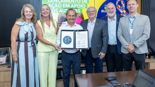 Santa Catarina lança selo “Pessoa com Autismo a Bordo” com distribuição gratuita