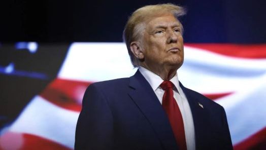 Trump promete divulgar arquivos sobre OVNIs após declaração de Obama sobre extraterrestres