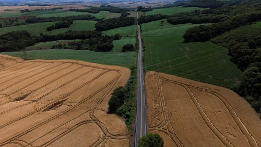 VÍDEO: asfalto no interior de Xanxerê transforma a realidade dos produtores rurais
