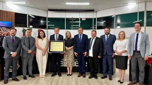 VÍDEO: Câmara concede Título de Cidadão Xanxerense ao deputado Jair Antônio Miotto