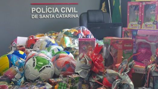 Polícia Civil de Xanxerê arrecada 160 brinquedos para campanha Natal Solidário 