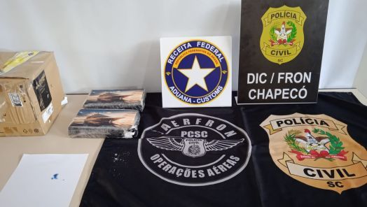 Tabletes de cocaína avaliados em R$ 100 mil são apreendidos em transportadora de Chapecó