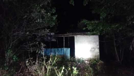 Incêndio destrói residência unifamiliar no interior de município no Extremo-Oeste