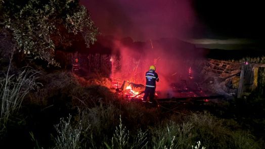 Incêndio destrói galpão em sítio no interior de Catanduvas