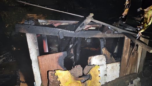 Incêndio atinge residência de madeira no Bairro Santa Cruz, em Xanxerê