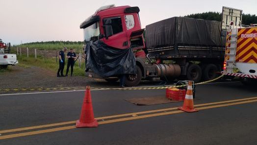 Motorista morre após ser esmagado por cabine de caminhão durante manutenção na SC-120