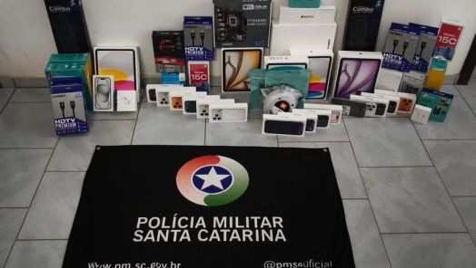 Polícia Militar apreende mais de R$ 200 mil em eletrônicos de luxo escondidos até dentro de bolo na SC-157