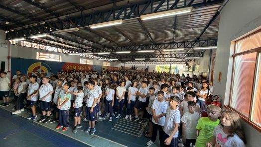 VÍDEO:&nbsp; Volta às aulas cheia de alegria no Colégio Expressivo em Xanxerê e Xaxim