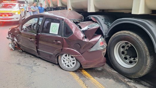 Ultrapassagem em local proibido causa acidente com três veículos na SC-283